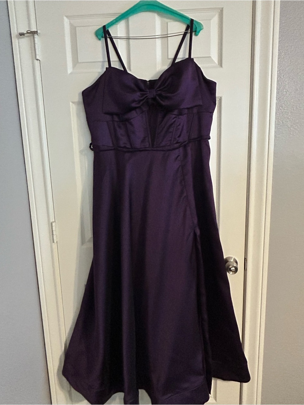 City Studio Deep Purple Gown 22W Bow Neckline Peek-a-Boo Cleavage Pockets (137)